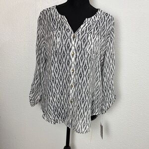 129  NWT  I. N. Studio Women's Black and White Patterned Top. SzPM